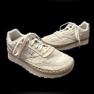 Reebok Women's‎ Classic Harman Run Cross Trainer- like new